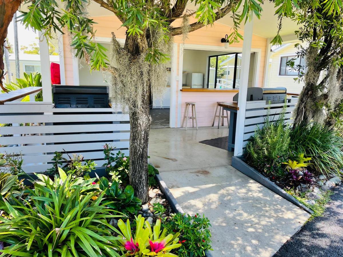 Little Palm Cabins Lake Cathie Exterior photo